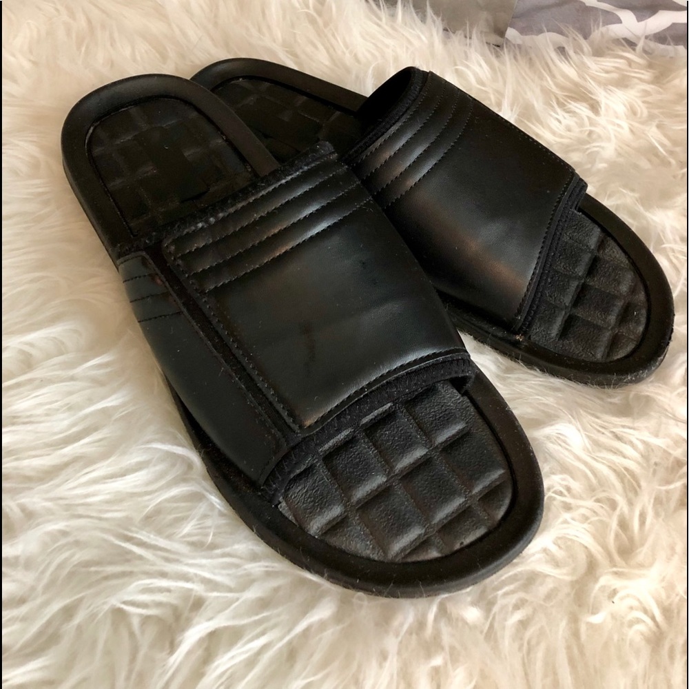REACTION Kenneth Cole  leather sandals